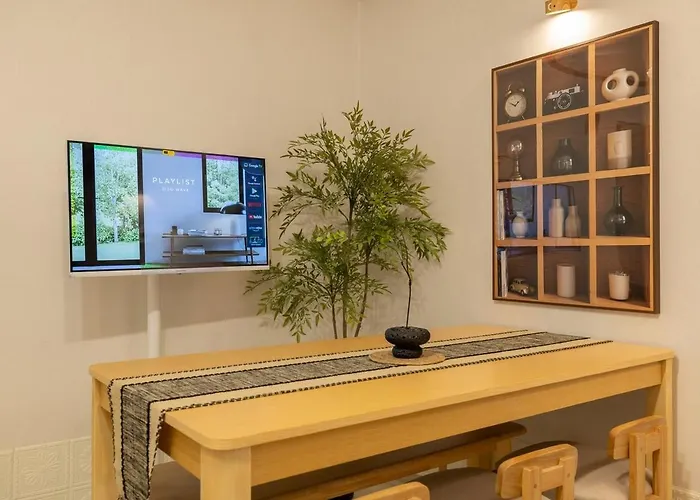 Hongdae Mangwon Station Nearby, Quiet Korean-style Stay, Free Luggage Storage
