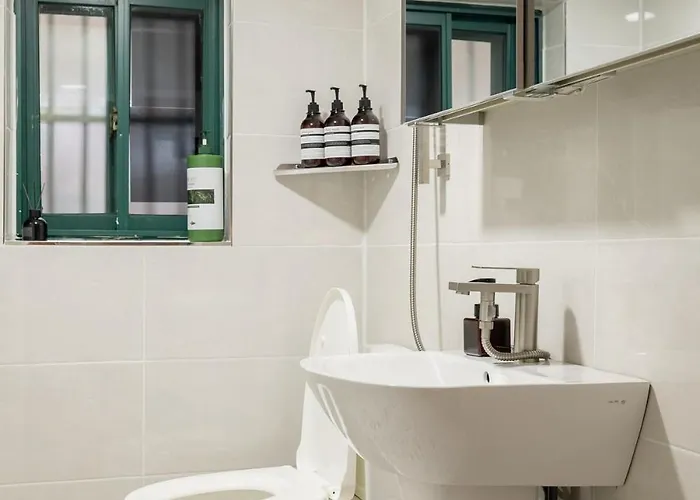 Hongdae Mangwon Station Nearby, Quiet Korean-style Stay, Free Luggage Storage * 서울특별시