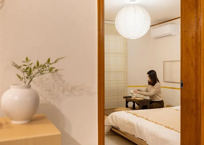 Hongdae Mangwon Station Nearby, Quiet Korean-style Stay, Free Luggage Storage *