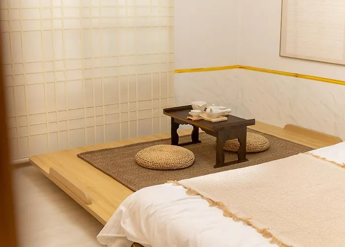 Hongdae Mangwon Station Nearby, Quiet Korean-style Stay, Free Luggage Storage *