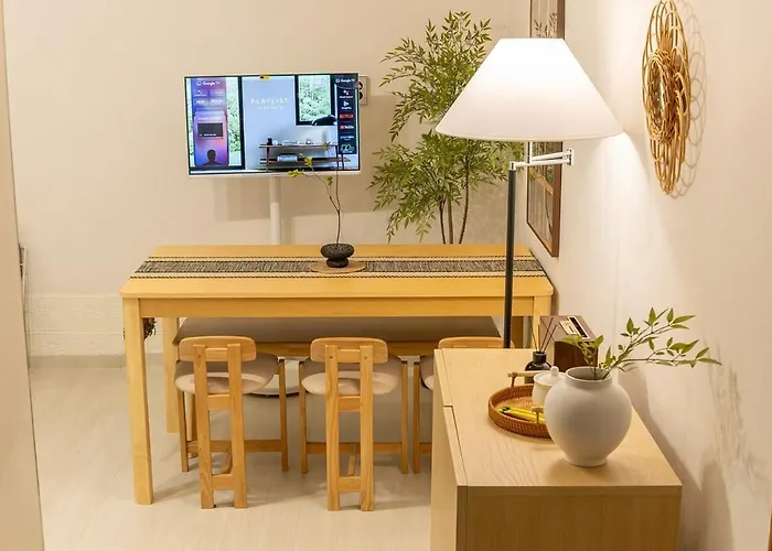 Hongdae Mangwon Station Nearby, Quiet Korean-style Stay, Free Luggage Storage 아파트 *